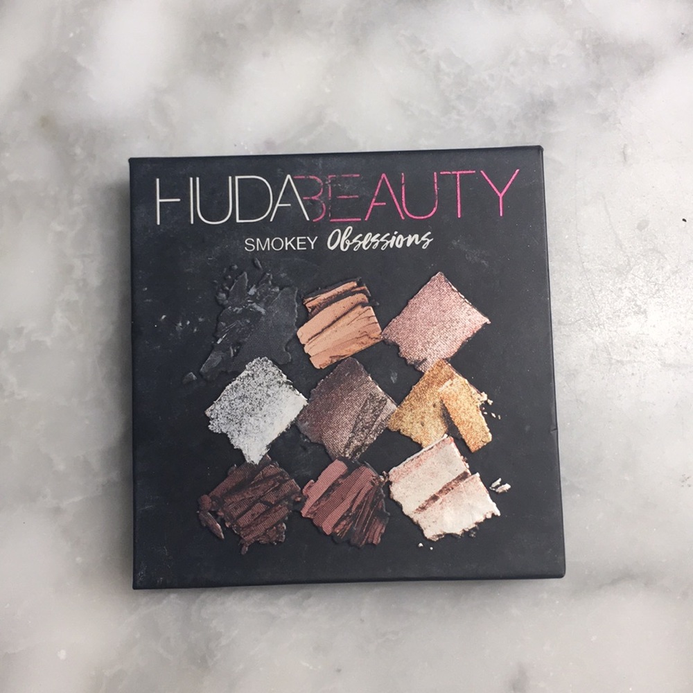 Huda Beauty Smokey Obsessions eyeshadow palette